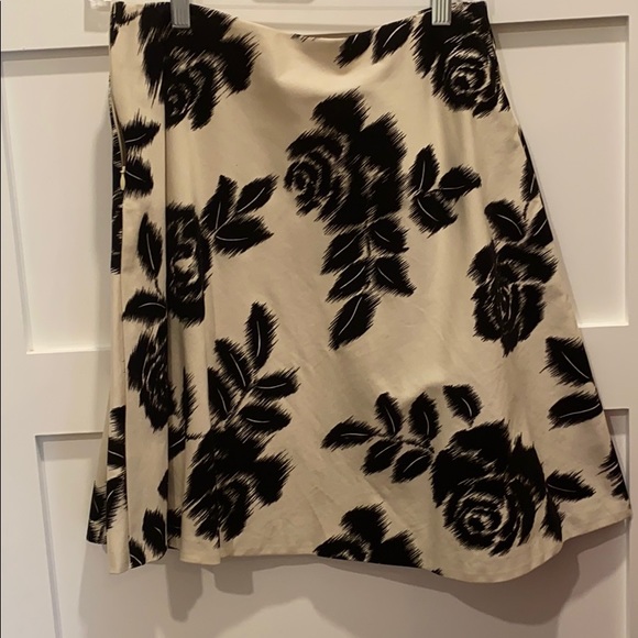 Trina Turk black textured roses on cream skirt - Picture 2 of 5